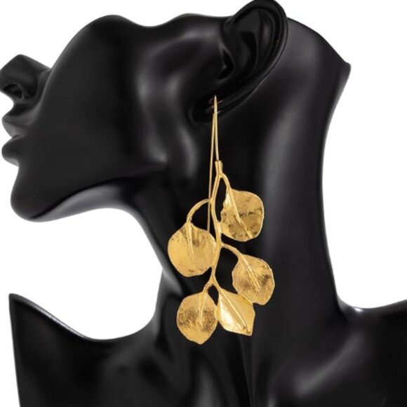 Autumn Leaves Jewelry Set: Earrings and Necklace - Picture 4 of 5